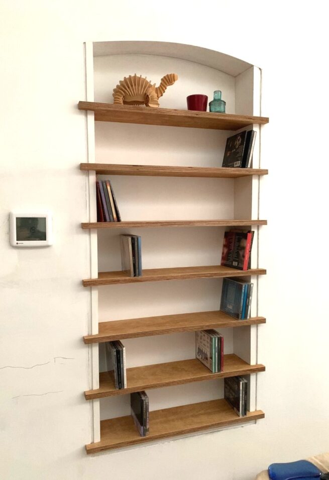 Shows inbuilt shelf